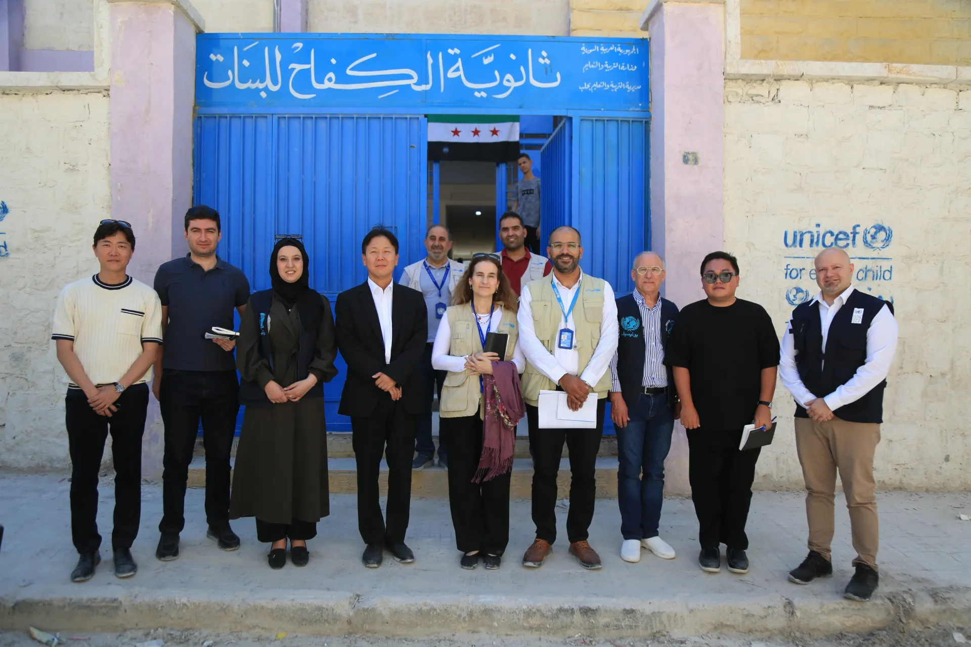 Group photo of H.E. the Ambassador of the Republic of Korea, the UNICEF team, school staff, and partners at the rehabilitated Al-Kifah school in Aleppo.
