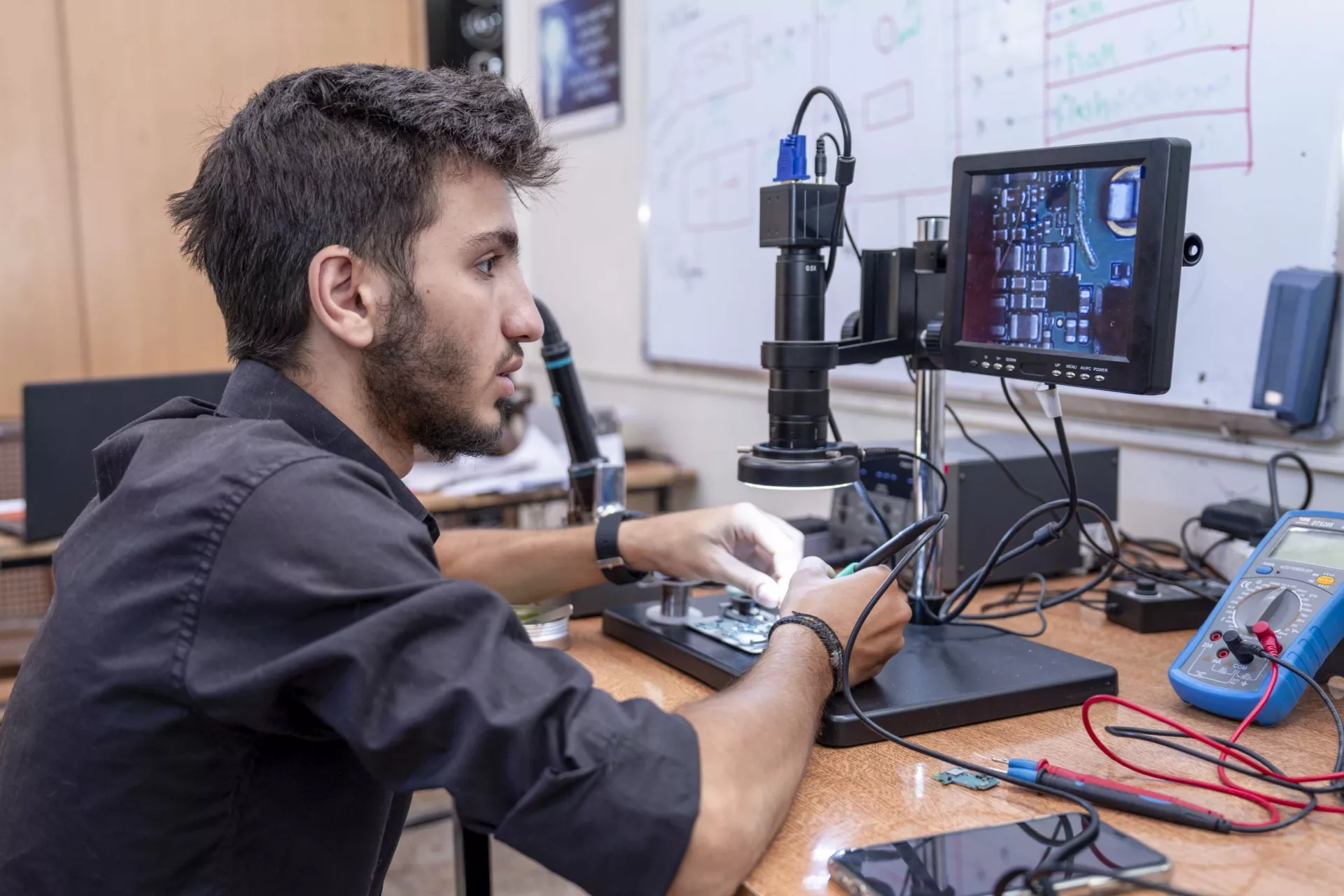 Elia, 17, takes part in a practical session on mobile phone repair during a maintenance course at a UNICEF-supported youth-friendly space in Jaramana, Rural Damascus.