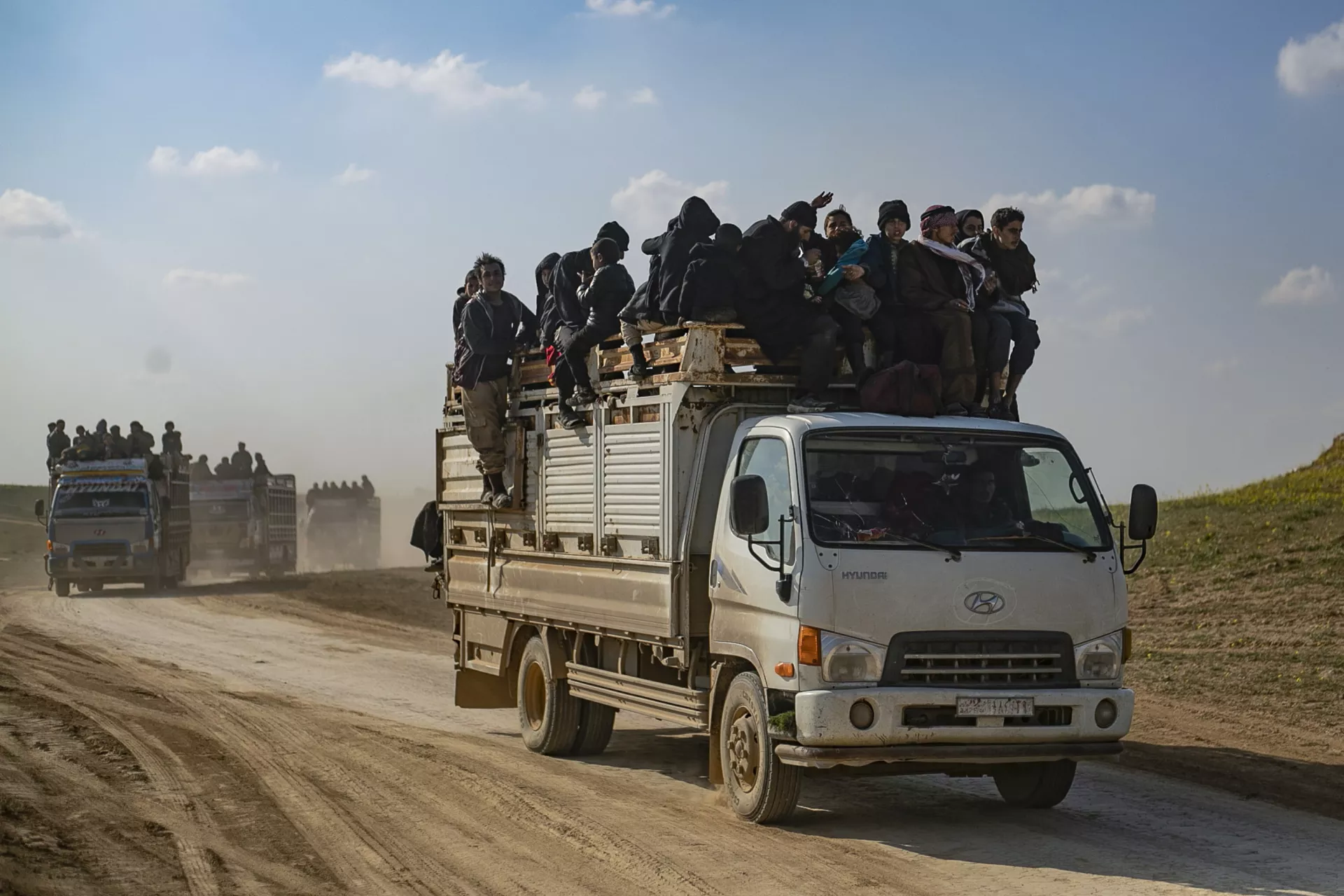 IDPs fleeing in trucks