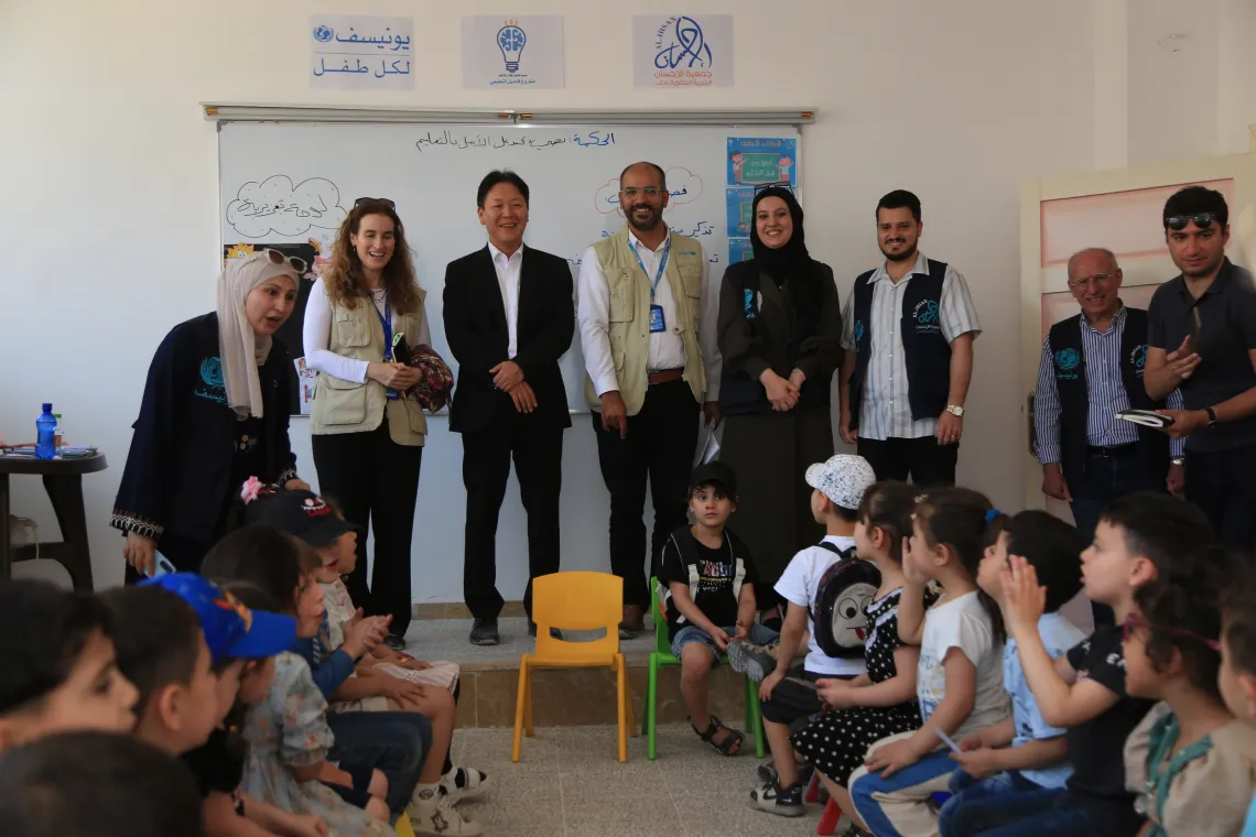 H.E. the Ambassador of the Republic of Korea meets with children in their classroom during his visit with UNICEF team to Al-Kifah school in Aleppo Governorate
