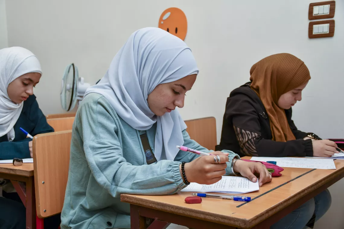 Marah, 18, tackles a physics question.
