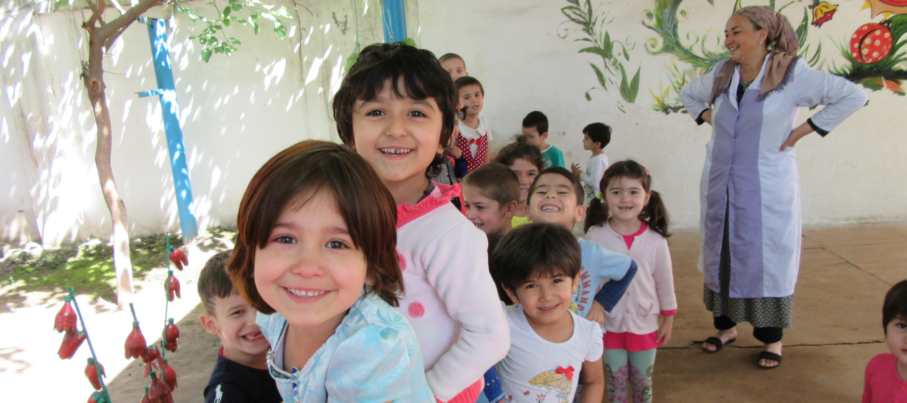 Таджикские детские. Дети Таджикистана. Таджикистанские дети. Счастливые дети Таджикистан. Таджикские дети с родителями.