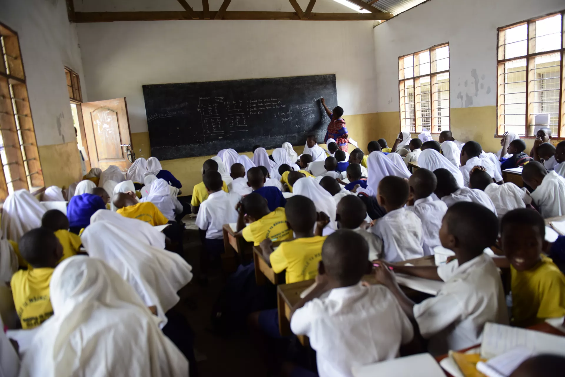 A fully-packed classroom