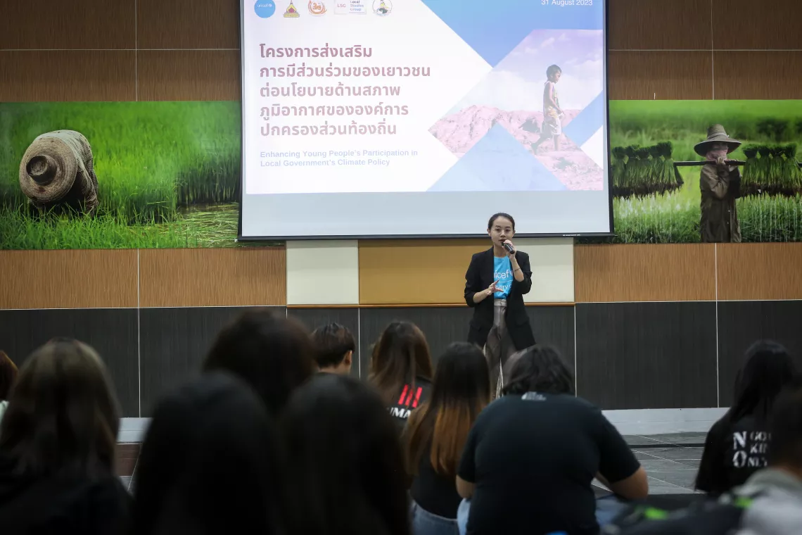 UNICEF staff is lecturing to students of Ubon Ratchathani University.