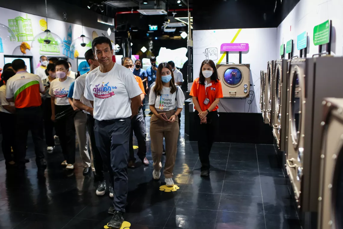 Bangkok Governor Chadchart Sittipun, along with UNICEF YPAB members, visited Children's Discovery Museum.