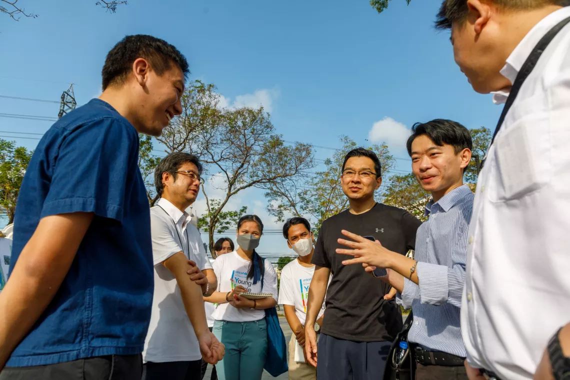 Deputy Governor Sanon Wangsrangboon, UNICEF YPAB members and the Governor of Fukuoka went on a field trip to Benjakitti Park.
