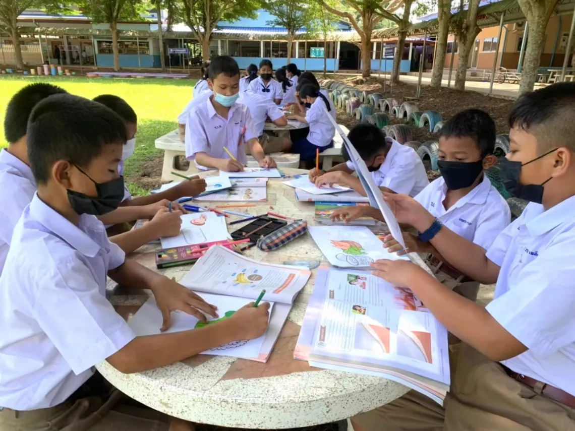 นักเรียนโรงเรียนบ้านช่องกะพัดอ่านหนังสือด้วยกันในโครงการ &ldquo;เด็กทุกคนอ่านได้&rdquo;