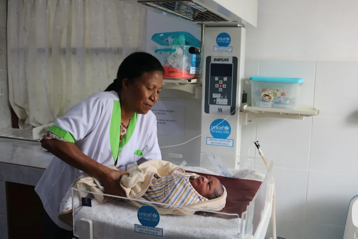 Midwife Geralda places a newborn baby under the UNICEF-supported baby warmer at Formosa Community Health Centre in Dili, Timor-Leste. 