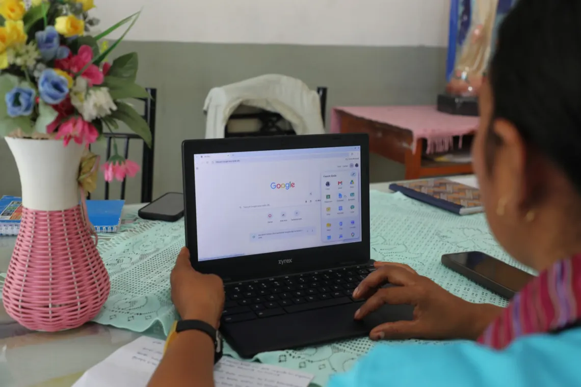 Martinha accesses a Google tool on a Chromebook at EBC 3 Maubara . 
