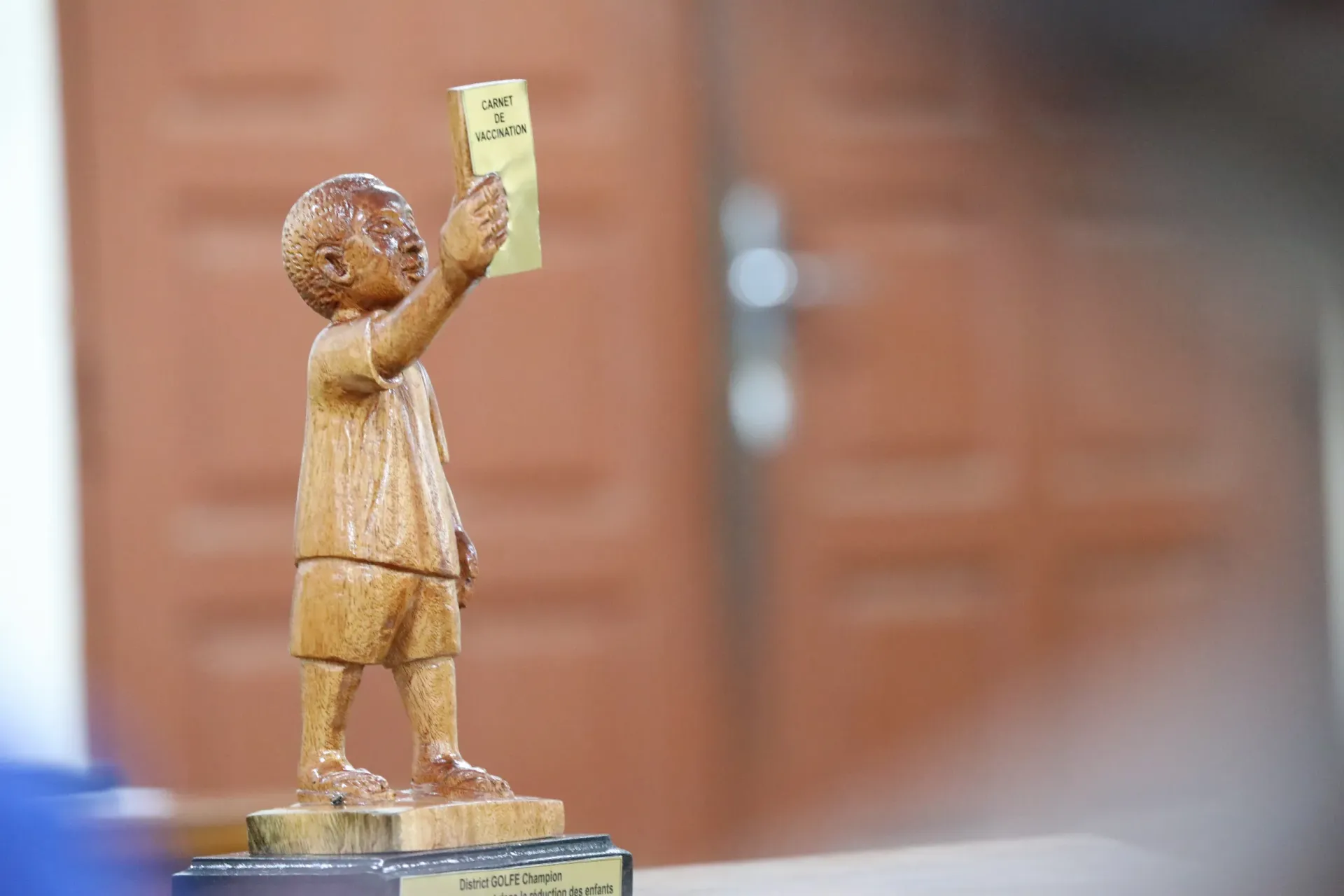 Le troph&eacute;e remis au District sanitaire du Golfe