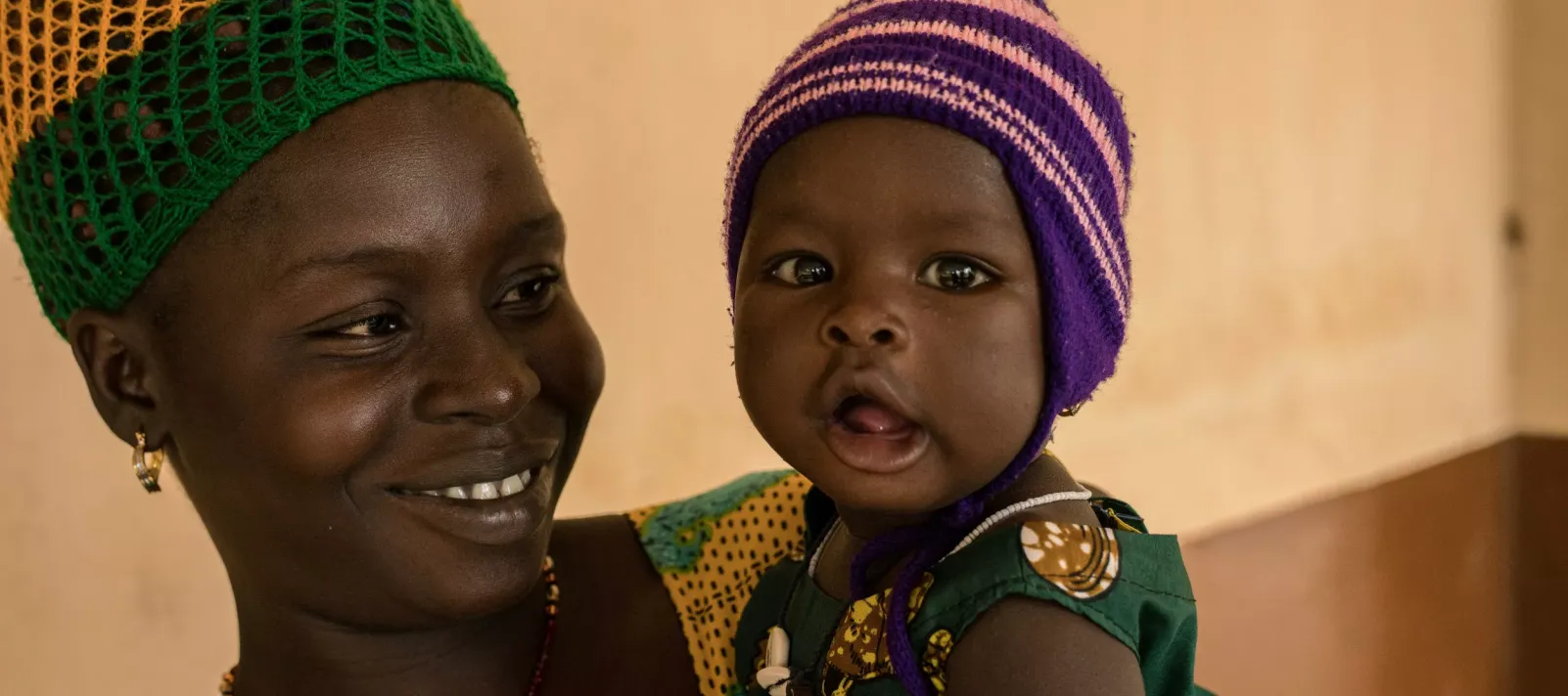 Une m&egrave;re venue en s&eacute;ance de vaccination de son enfant