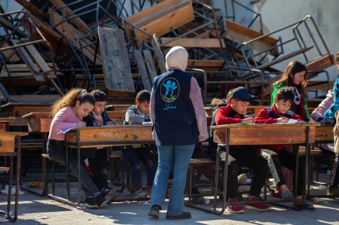 日本政府、シリアの地震被災地における子どもの保護と水と衛生サービスや衛生用品へのアクセスを強化するため、130万米ドルの緊急無償資金協力を供与