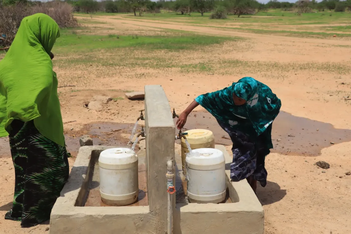 Gunjiya Woman and her child fetching water