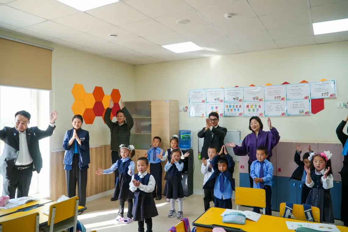 遠隔地の学校を訪問。