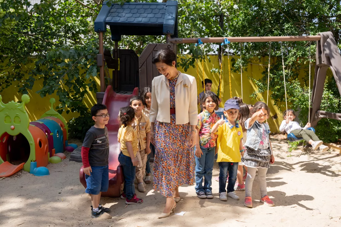 UNICEFが支援するマカニ・センターを訪問した高円宮家 憲仁親王妃久子殿下と承子女王殿下。