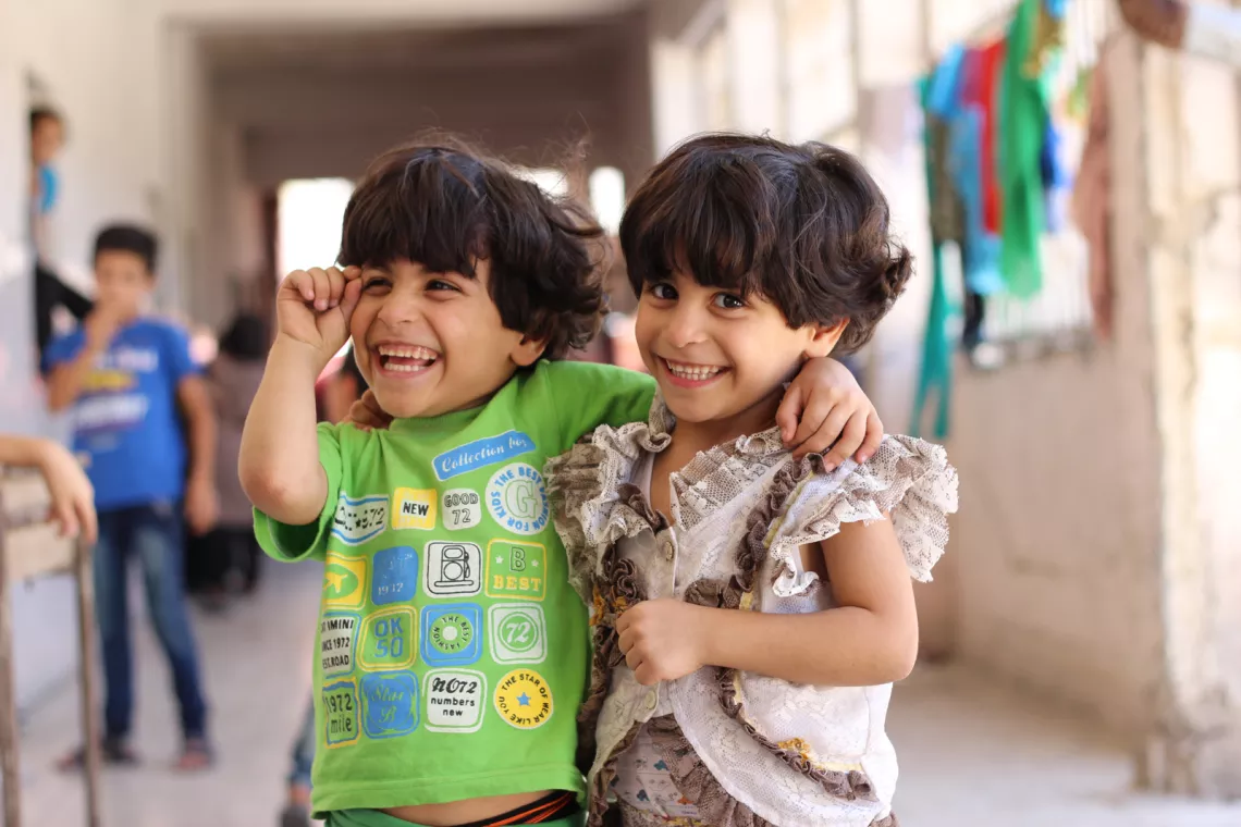 シリアの学校に通う男の子たち