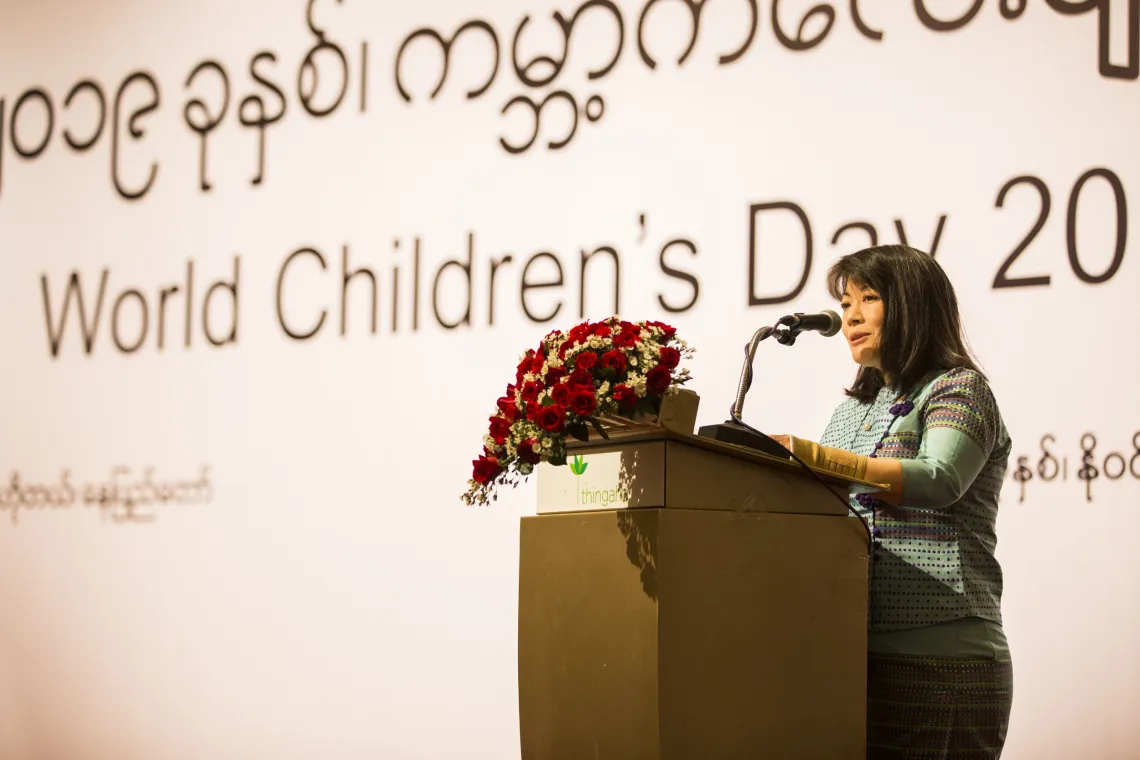 UNICEFミャンマー事務所代表として、世界子どもの日のイベントに登壇（2019年）。