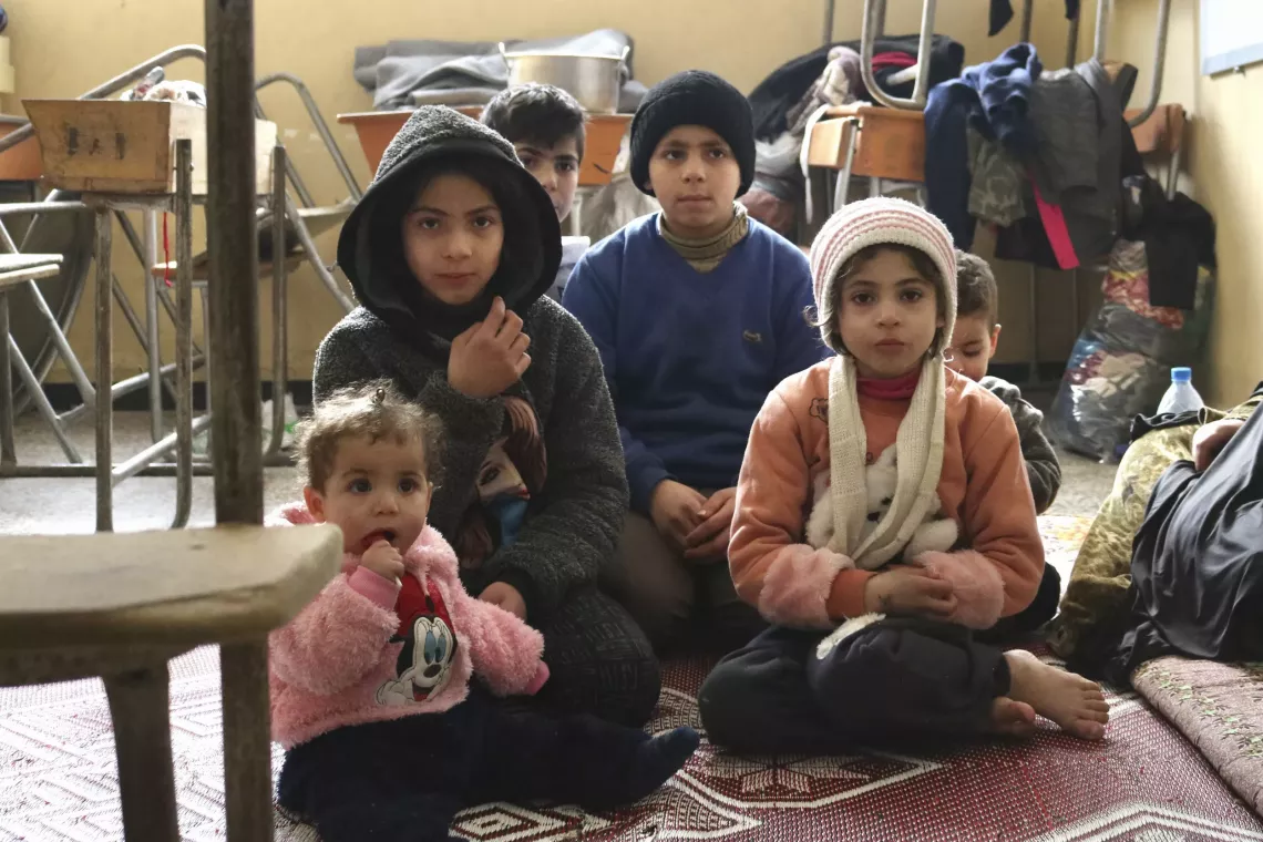 シリア北部アレッポの学校に避難する子どもたち。