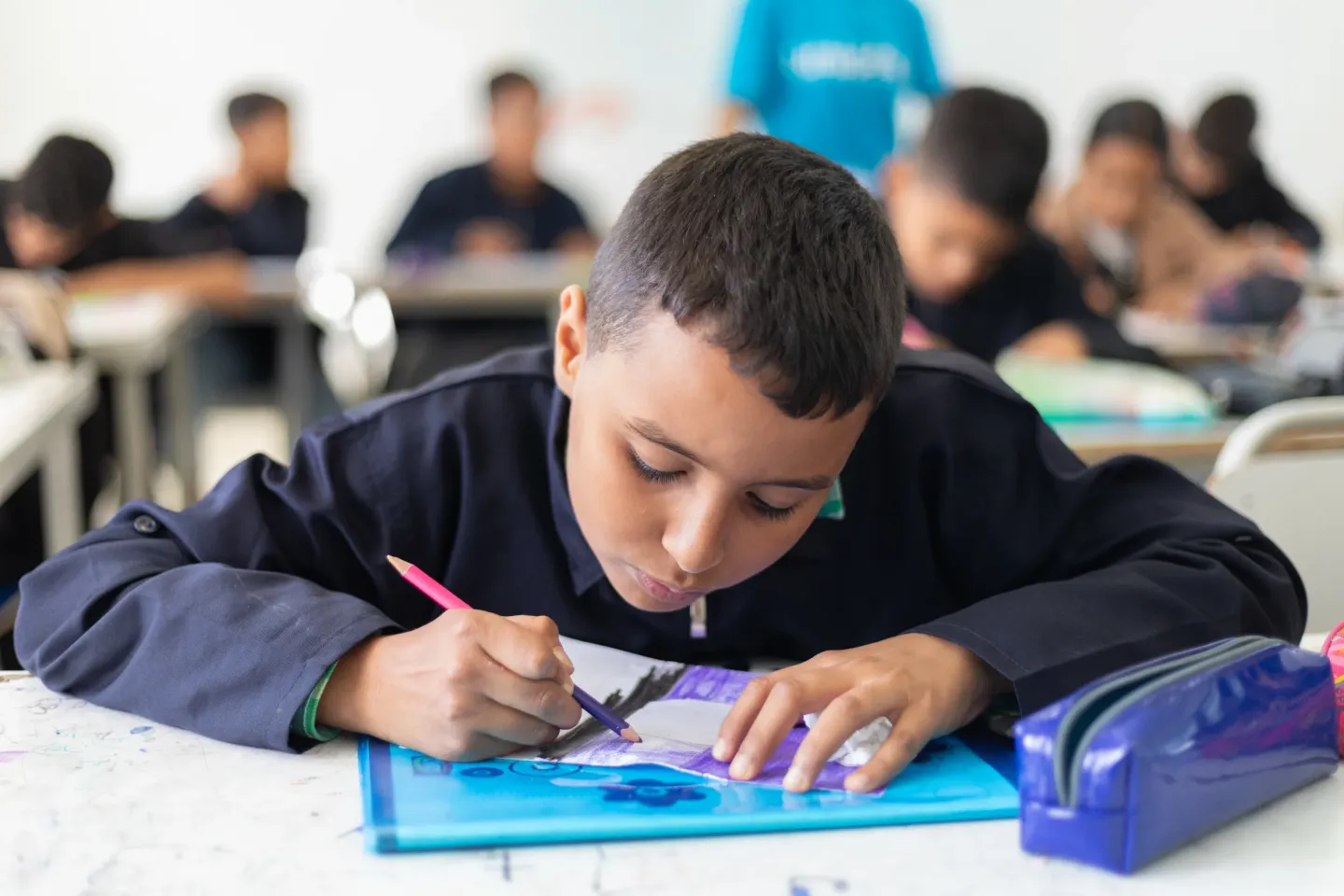 Un &eacute;l&egrave;ve participe &agrave; une activit&eacute; du programme M4D dans son &eacute;tablissement scolaire &agrave; Beni Hassen (Monastir, Tunisie).