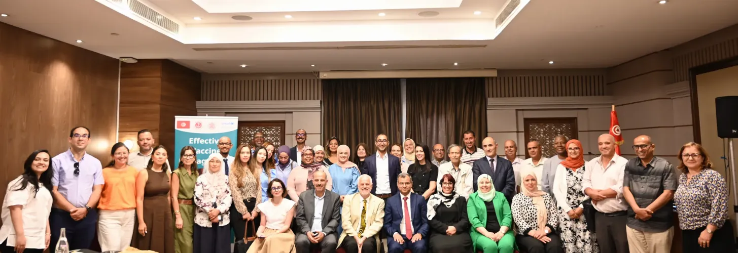 Photo de groupe des participants &agrave; l&rsquo;atelier de pr&eacute;sentation des r&eacute;sultats de l&rsquo;&eacute;valuation de la Gestion efficace des vaccins (GEV) 2026 et des orientations du nouveau Plan d&rsquo;am&eacute;lioration continue de la cha&icirc;ne d&rsquo;approvisionnement en vaccins.