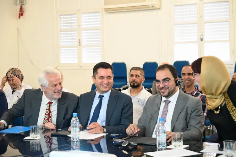De droite &agrave; gauche : Dr Sina, Directeur g&eacute;n&eacute;ral de l&rsquo;Unit&eacute; de Coop&eacute;ration Technique au Minist&egrave;re de la Sant&eacute; ; Dr Wessam Maknoula, Directeur r&eacute;gional du CDC Afrique ; Pr Walid Naija, Directeur g&eacute;n&eacute;ral de la Sant&eacute; ; M. Michel Le Pechoux, Repr&eacute;sentant de l&rsquo;UNICEF en Tunisie.