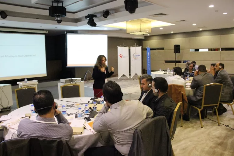 T&uuml;rkiye'deki Suriyelilere y&ouml;nelik aile eğitim programı