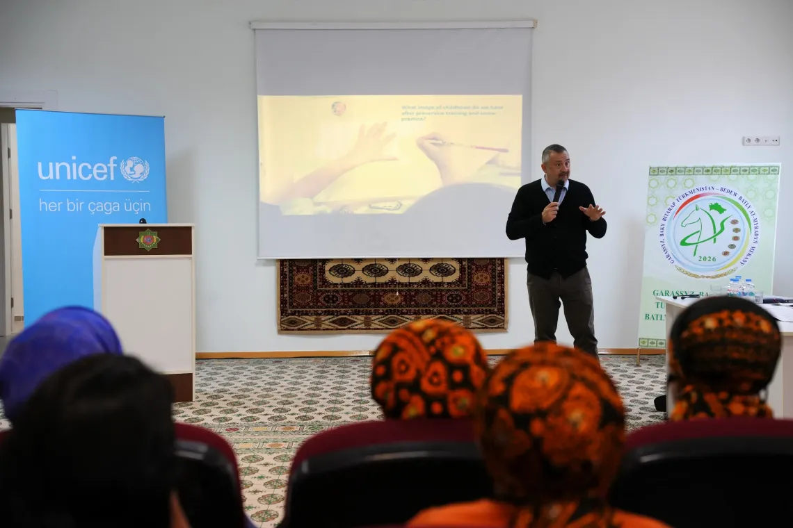 UNICEF expert conducts a training session for education professionals on promoting positive childhood experiences and child development.