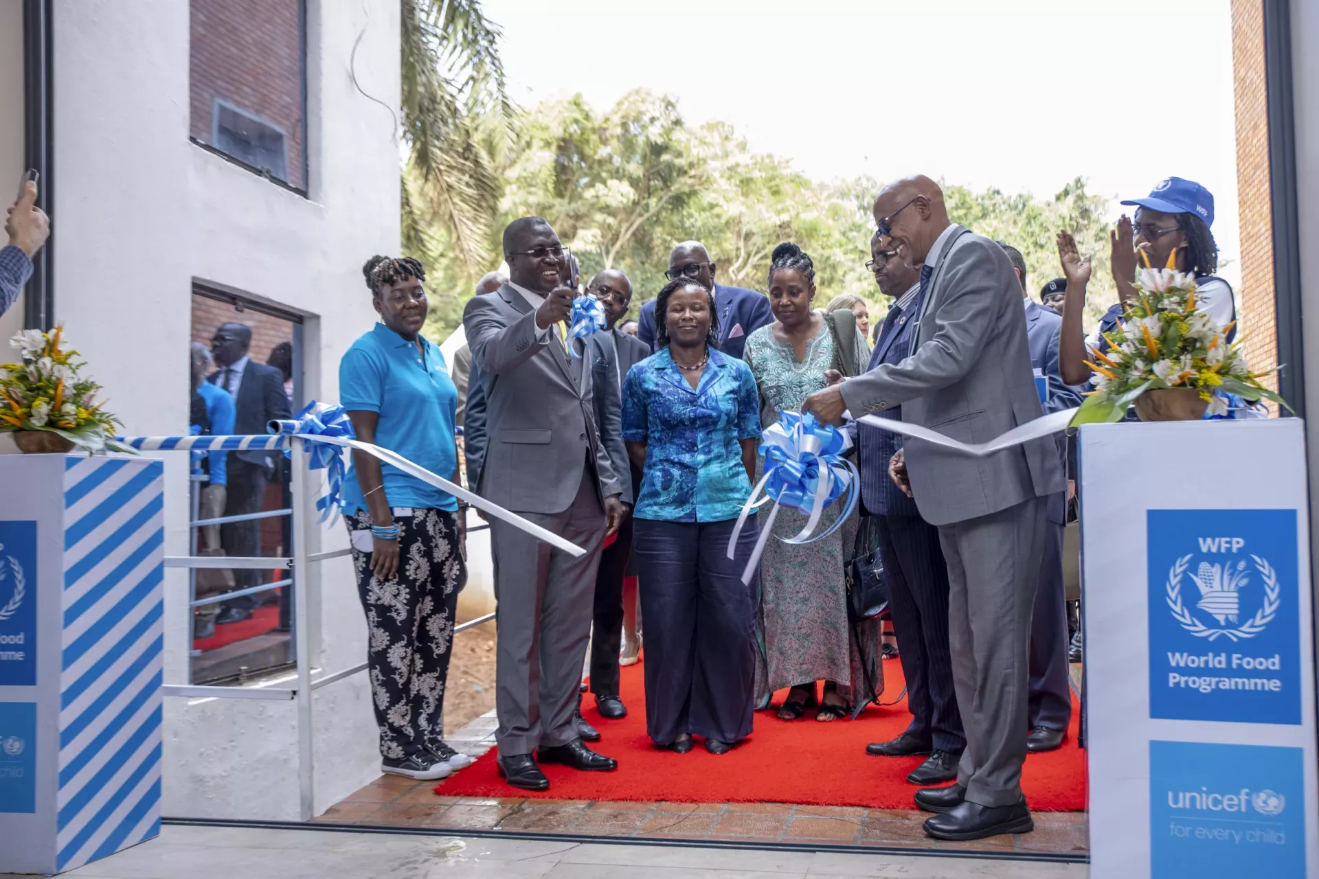 Cutting the ribbon to launch the UNICEF-WFP new office
