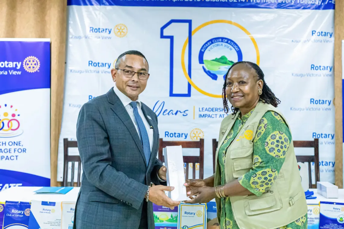Dr. Robin Nandy, UNICEF Uganda Country Representative, presents a token of appreciation to an attendee during the inaugural fellowship of the Rotary Club of Kisugu Victoria View for the 2026/2027 Rotary year at Hotel International Muyenga in Kampala, Uganda, on July 7, 2026.