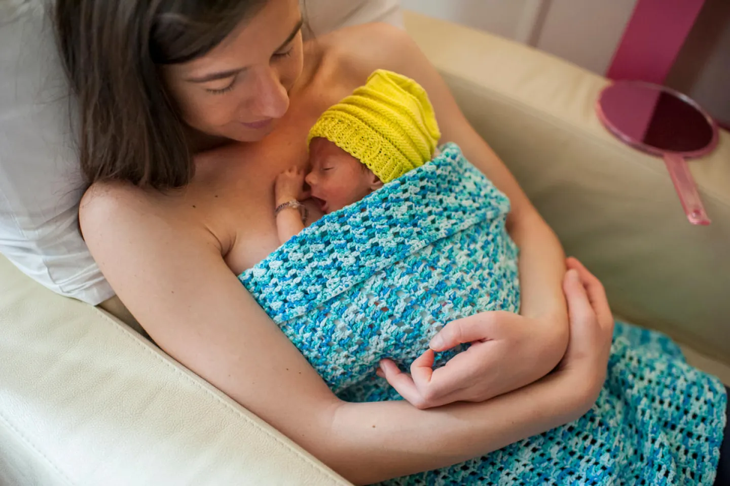 26.09.2017 Belgrade, Serbia Institute of Neonatology Mother Branka Matovic and Father Dragoje Matovic and their premature baby Momcilo Matovic(1 month) skin to skin contact breastfeeding
