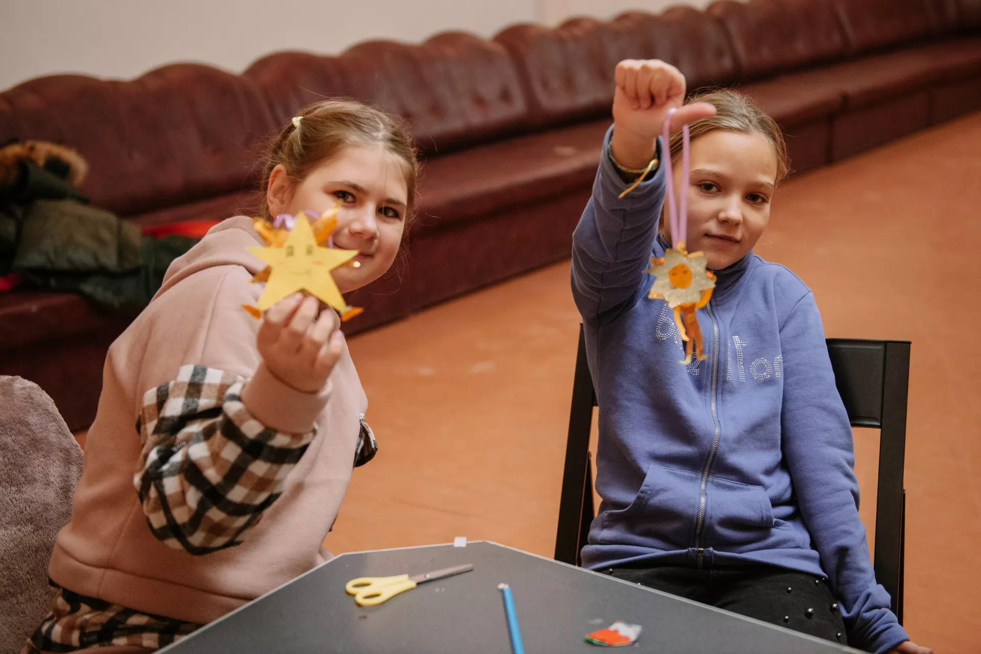 During art therapy, children create a "Helper" - a hero who helps correct children's fears. The psychologist tells them a fairy tale based on which they create their own assistant.