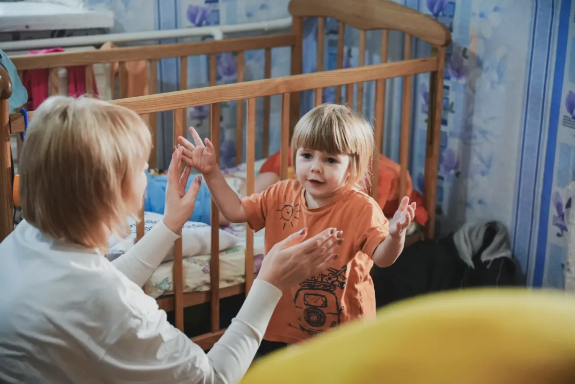 Psychologist Tetiana Chukhaturian during a session with two-year-old Veronika
