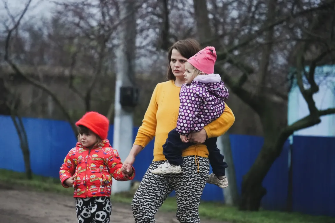 Snizhana with two-year-old Veronika and three-year-old Anastasiia