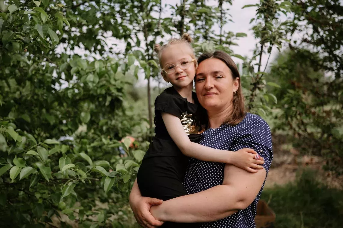 Наталія взяла під опіку шестирічну похресницю Поліну після загибелі її батьків