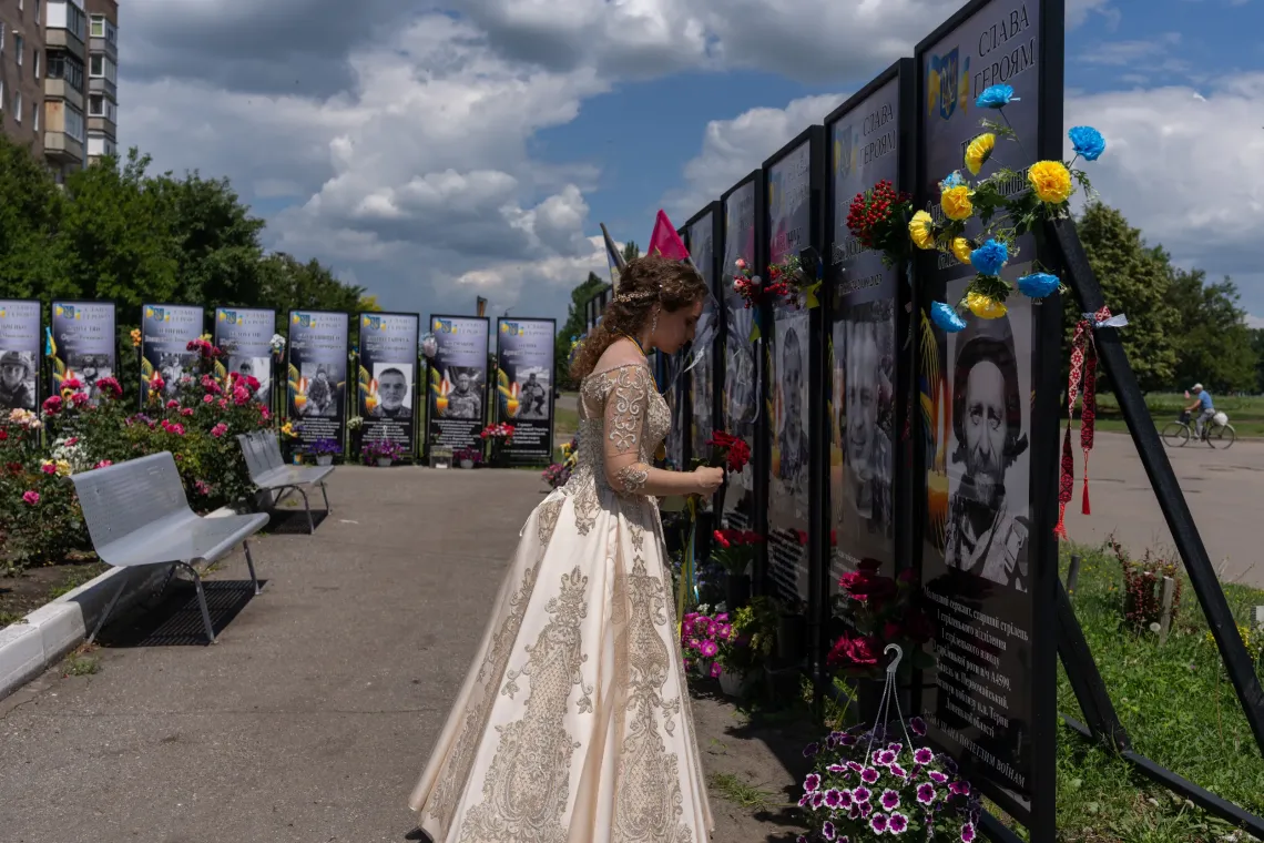 17-річна Вероніка на алеї пам'яті
