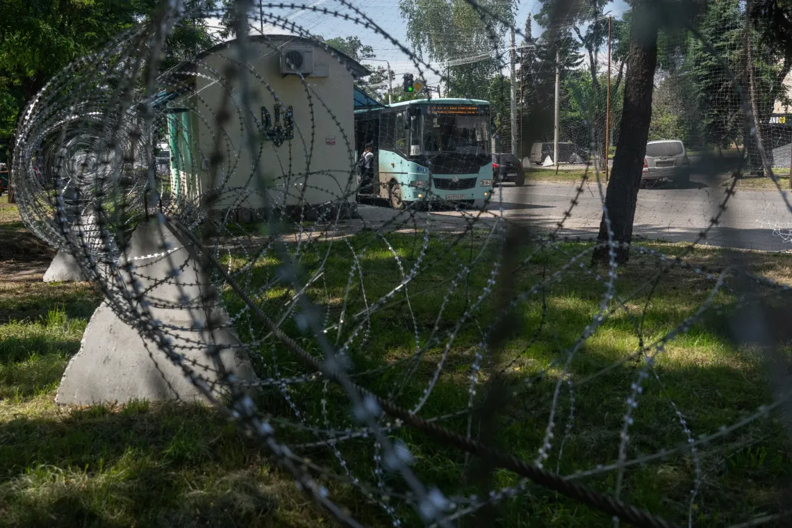 вулиці Краматорська обтягнуті колючим дротом