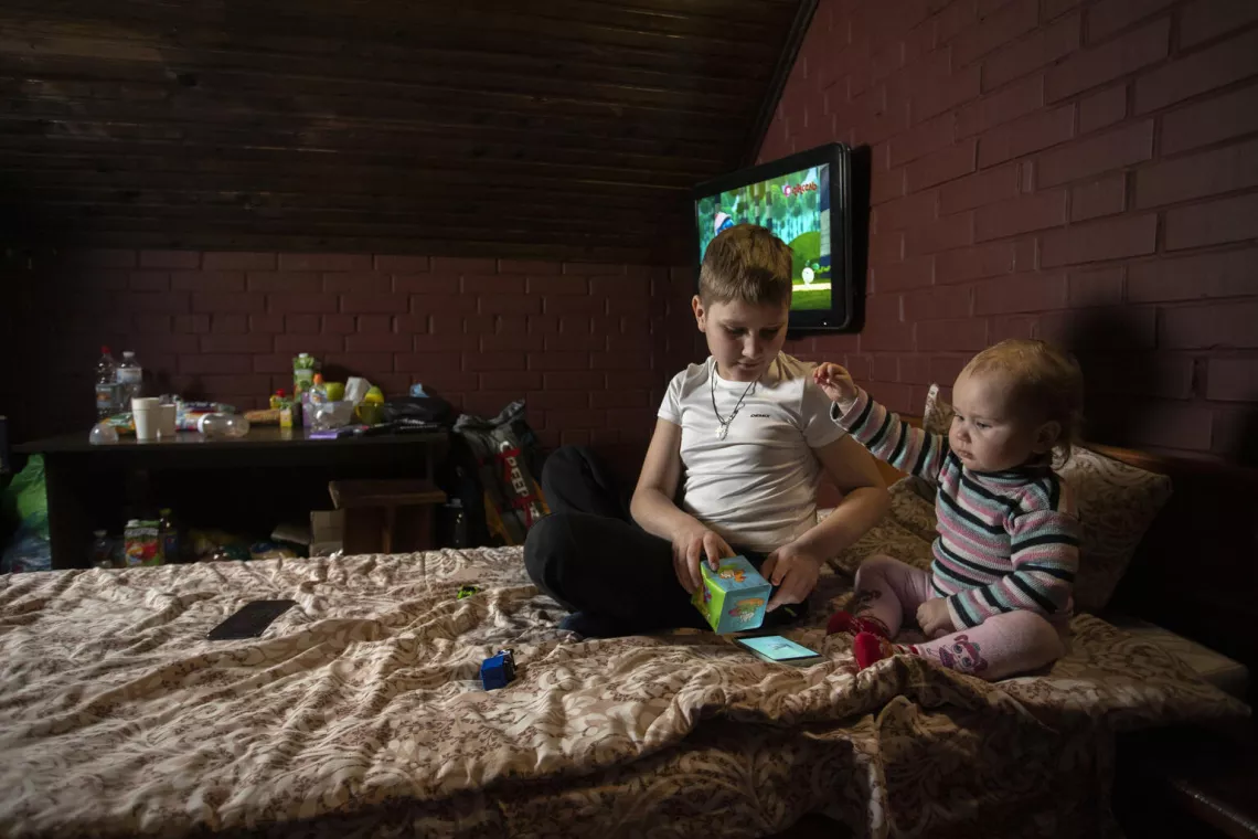 On 11 March 2022, one-year-old Nastia and nine-year-old Danylo from Kharkiv, eastern Ukraine, stopped with their mother Yulia for a night at the Ukrainian border. The family is fleeing a devastating war in Ukraine.