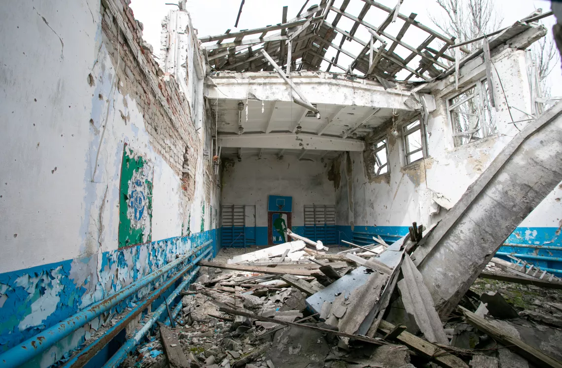 Школа із зруйнованим дахом