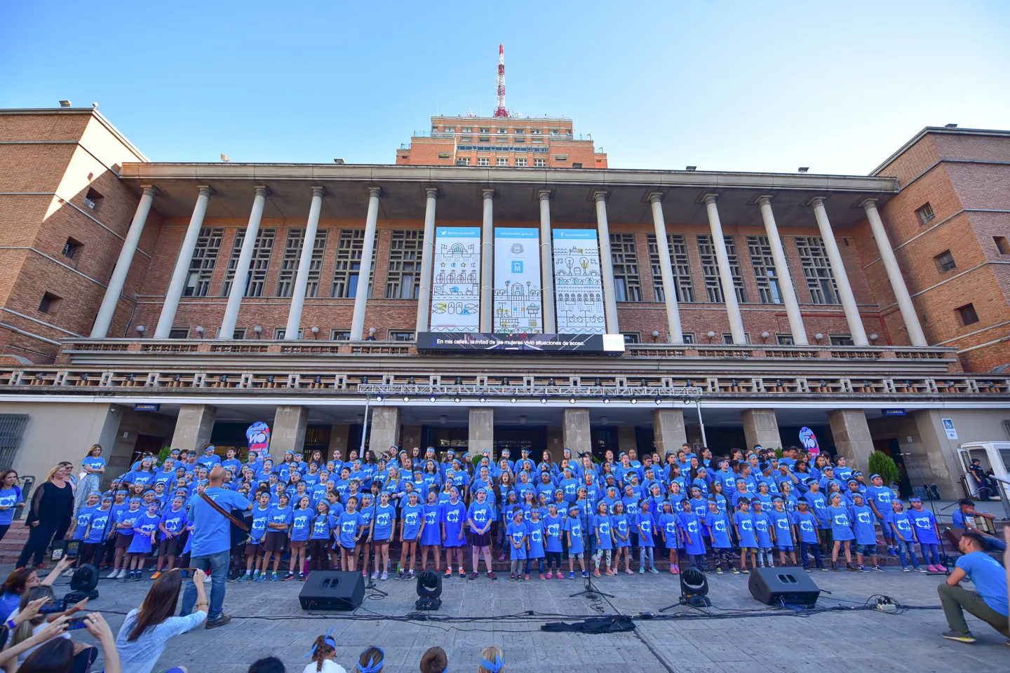 Cierre del D&iacute;a Mundial de los Ni&ntilde;os en la explanada de la Intendencia de Montevideo