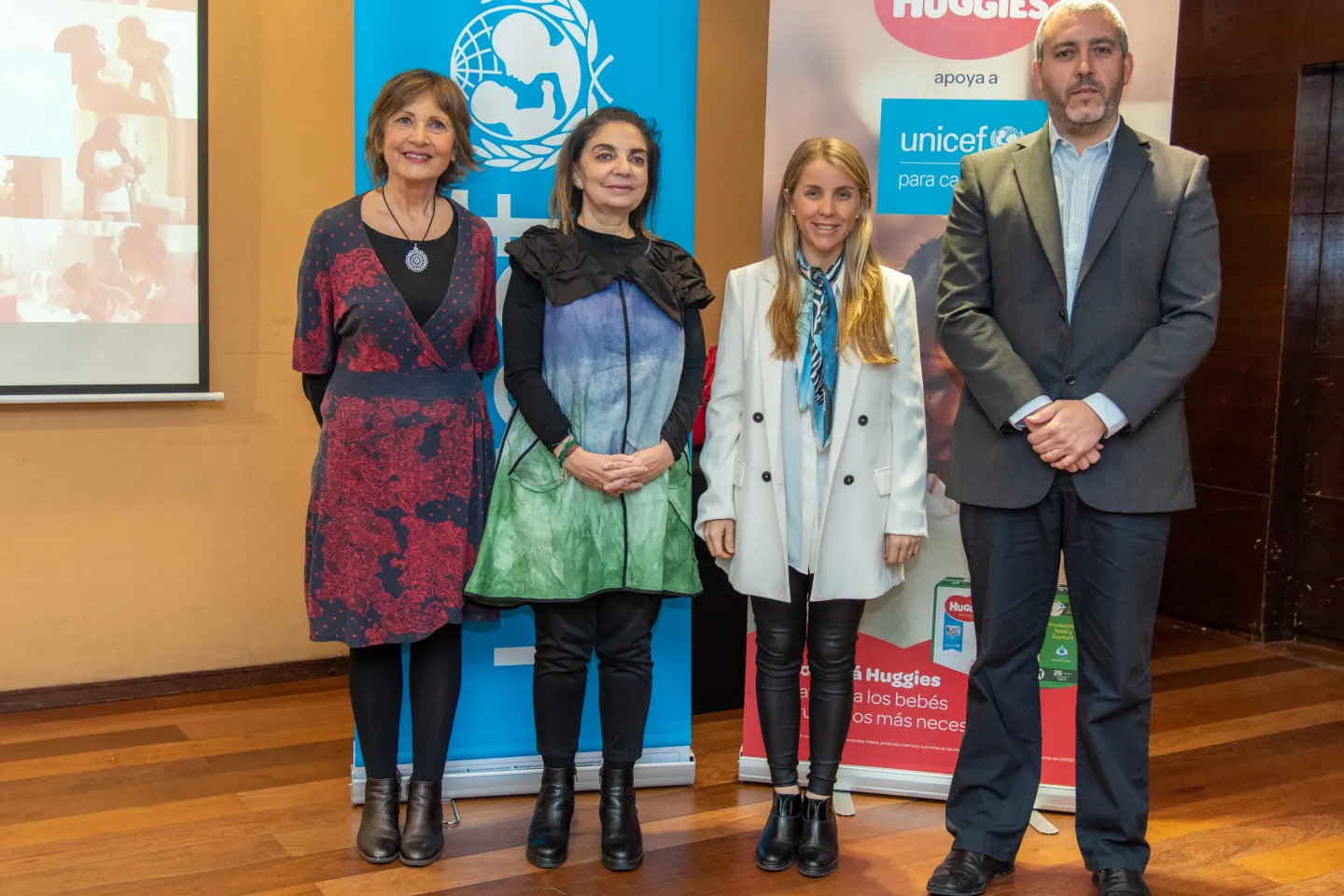 Isabel Bove, oficial de salud de UNICEF Uruguay, Luz Angela Melo, representante de UNICEF Uruguay, Jimena Areoso, jefa de marketing de Kimberly-Clark y Fabi&aacute;n de Le&oacute;n, jefe comercial de Kimberly-Clark, en el lanzamiento de la alianza