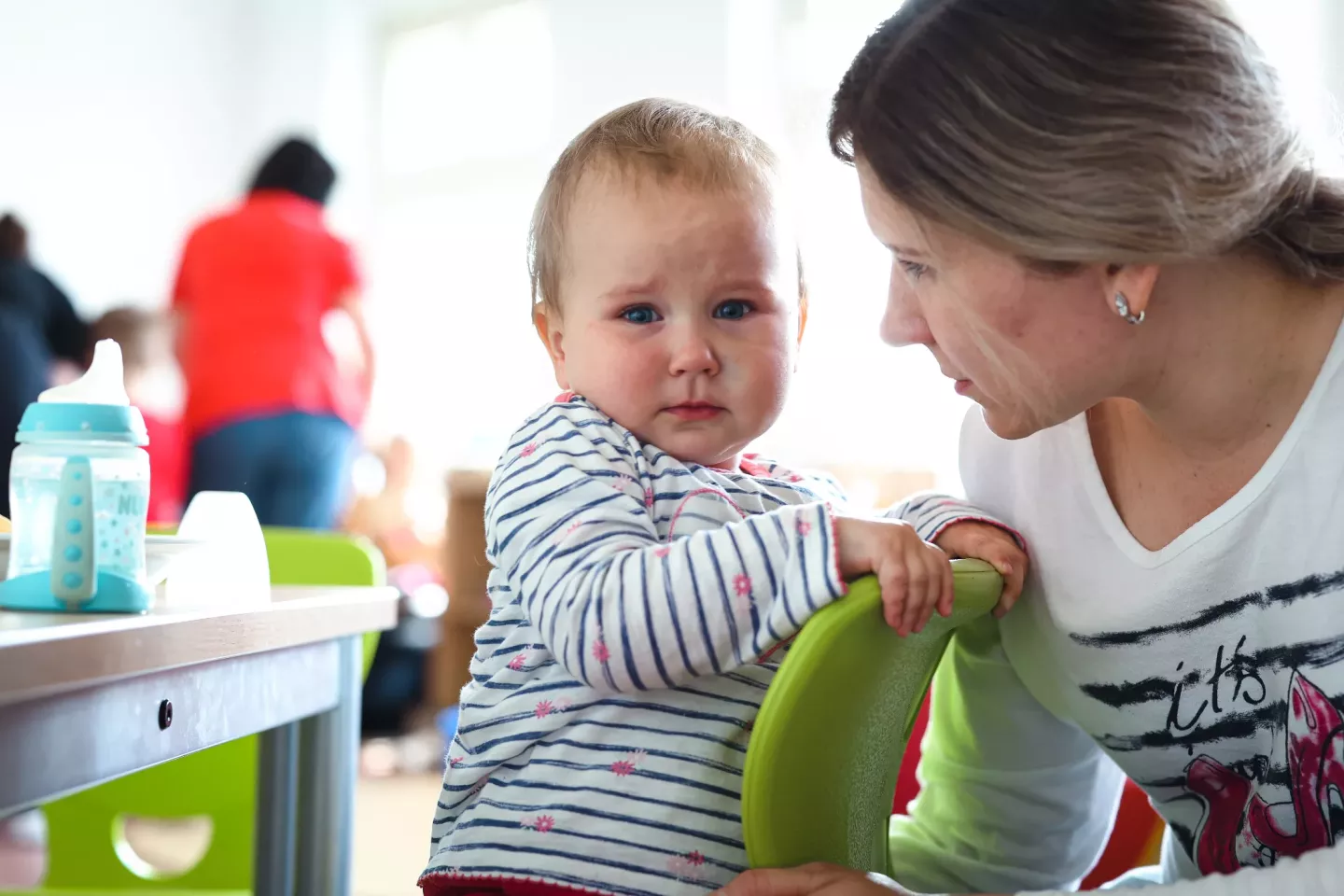 Beb&eacute; con su madre