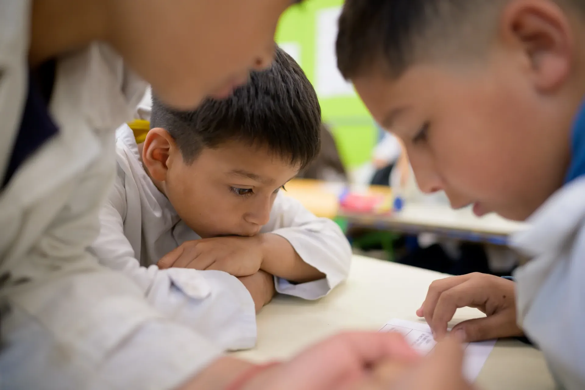 Ni&ntilde;os en escuela de t&uacute;nica