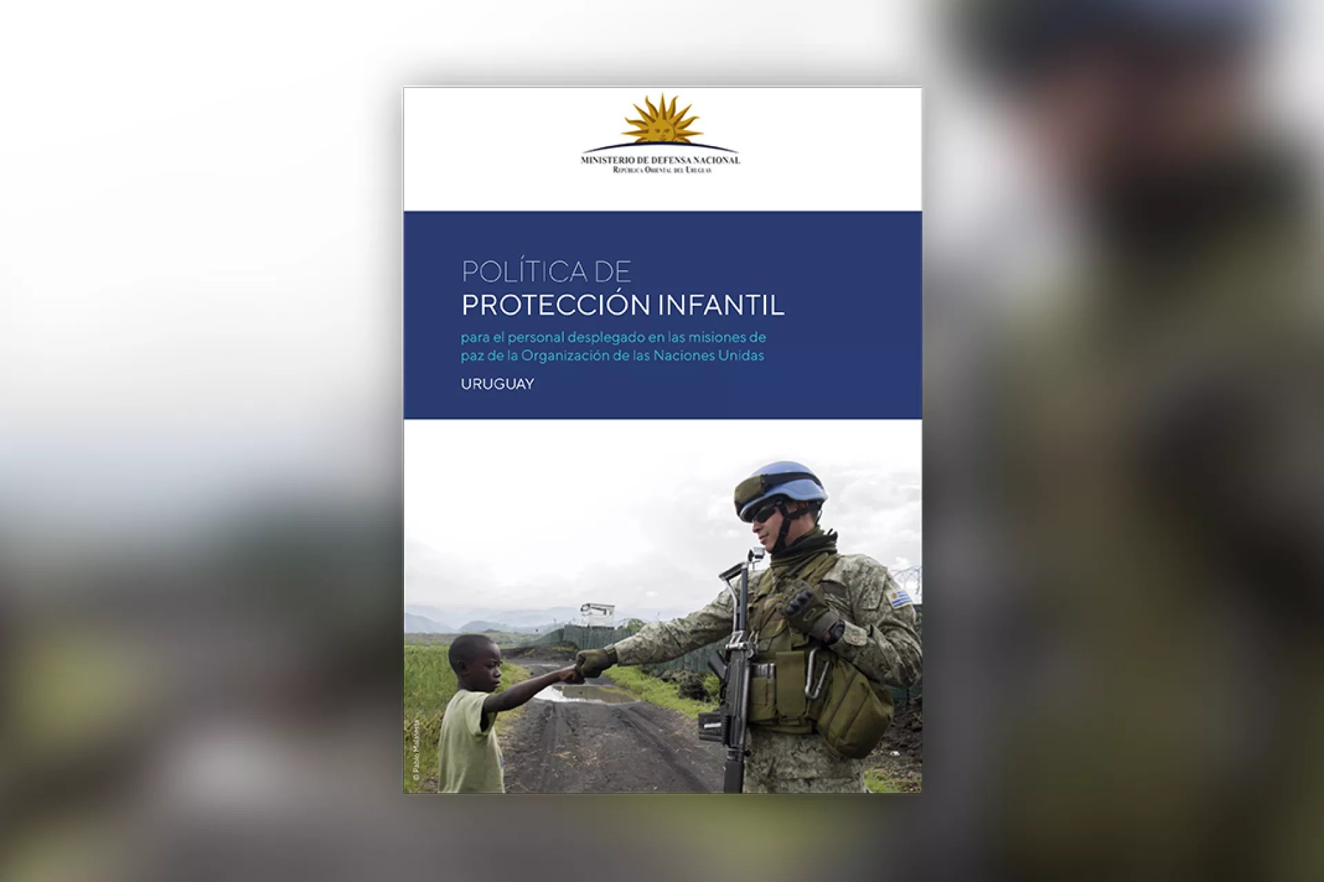 Tapa de documento "Pol&iacute;tica de protecci&oacute;n infantil pra el personal desplegado en las misiones de paz de la ONU"