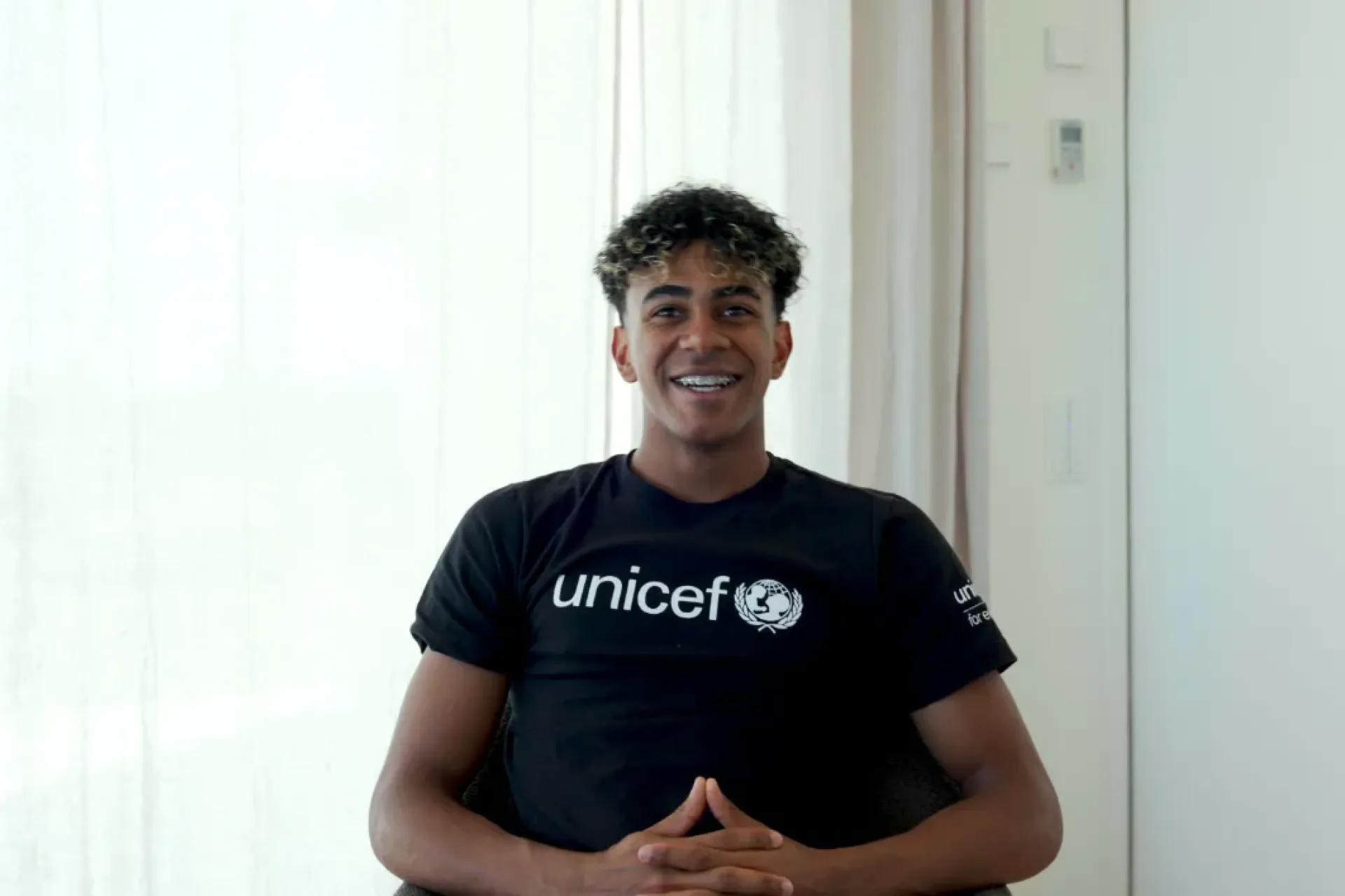 Lamine Yamal con la camiseta de UNICEF
