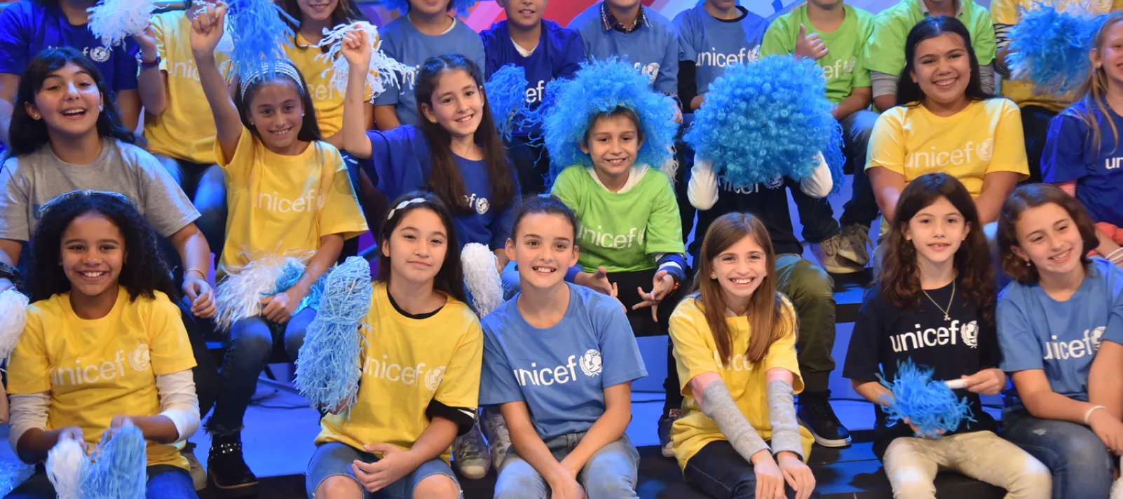 Niños con camisetas de UNICEF sonríen durante la edición de 2019 de Todos por los Niños