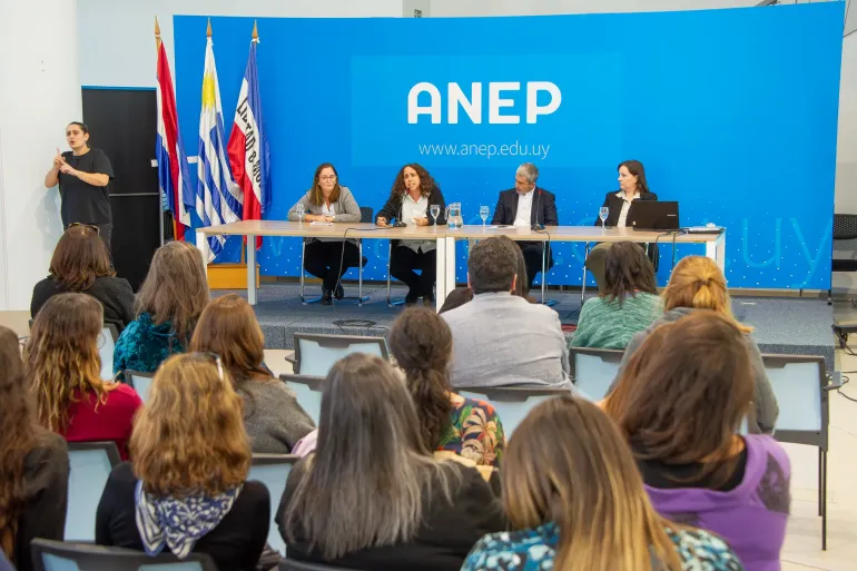 Imagen mesa apertura lanzamiento CLE tercero