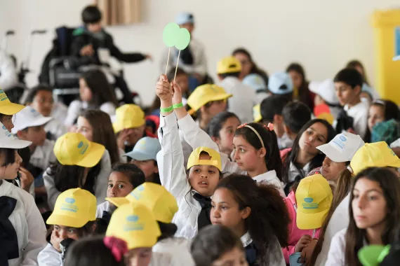 Ni&ntilde;os votan la proclama en el Segundo Congreso de Ni&ntilde;as y Ni&ntilde;os por una Educaci&oacute;n Inclusiva