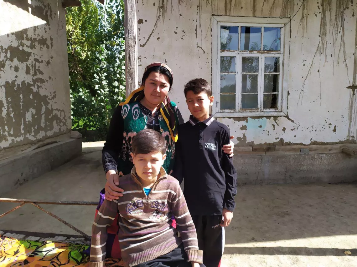 Тимур с братом и мамой