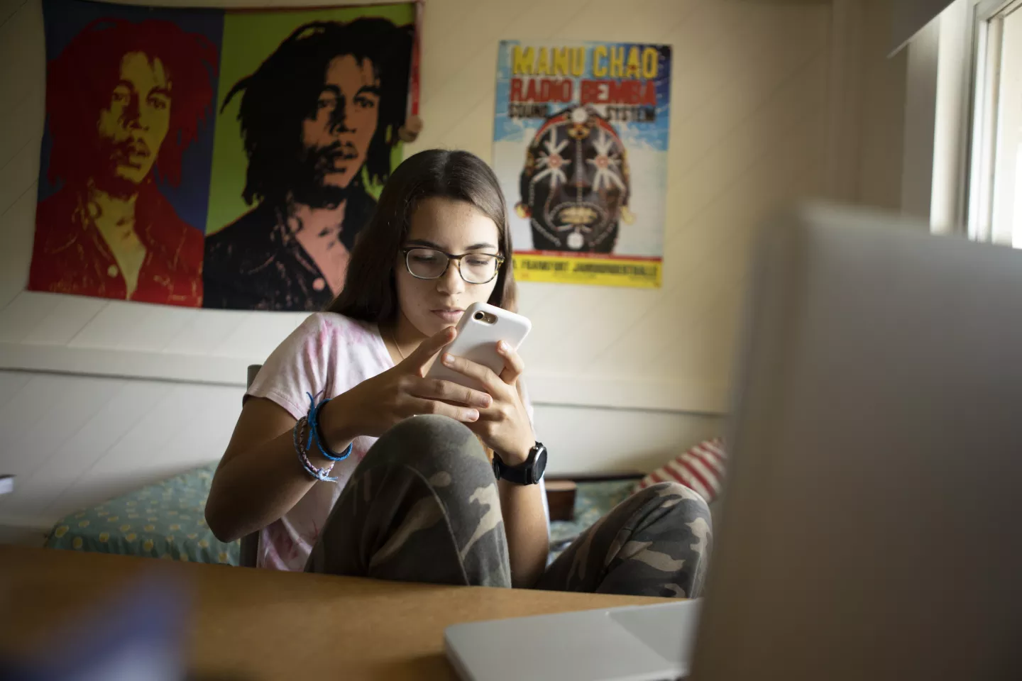 El 17 de abril de 2020, Lola, de 15 a&ntilde;os, conversa con sus amigos entre clases en l&iacute;nea, en casa en Gamboa, Provincia de Col&oacute;n, Panam&aacute;.