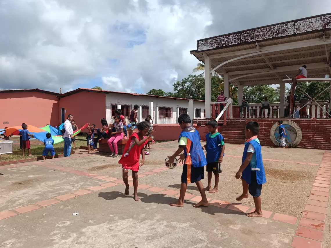Children and adolescents play soccer in the San Francisco de Guayo community.